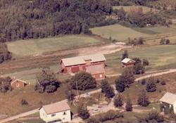 gårdsbruk, skråfoto, våningshus, uthus, bu, bolighus,