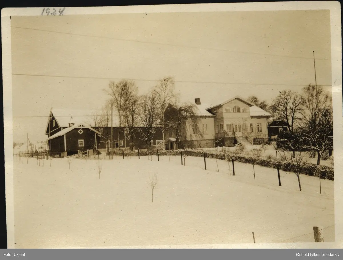 Yven gård i Tune i vinterdrakt 1924.
