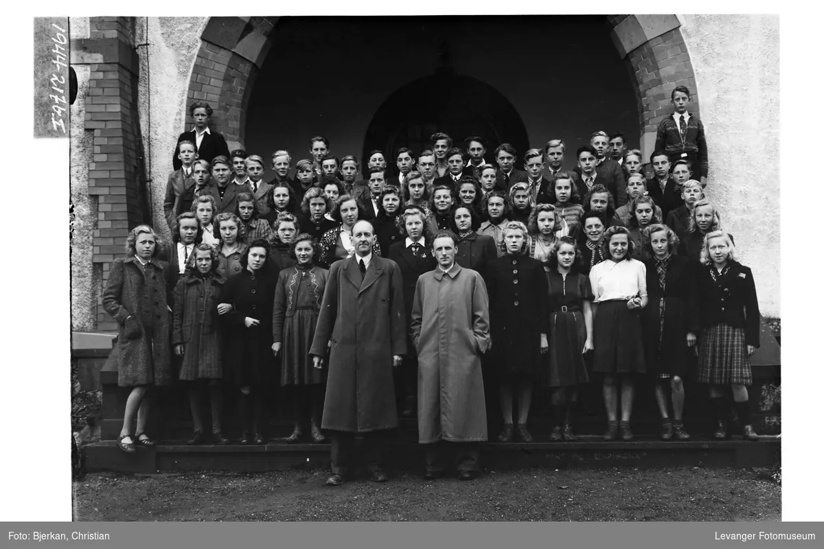 Levanger og Frols konfirmanter i 1944
