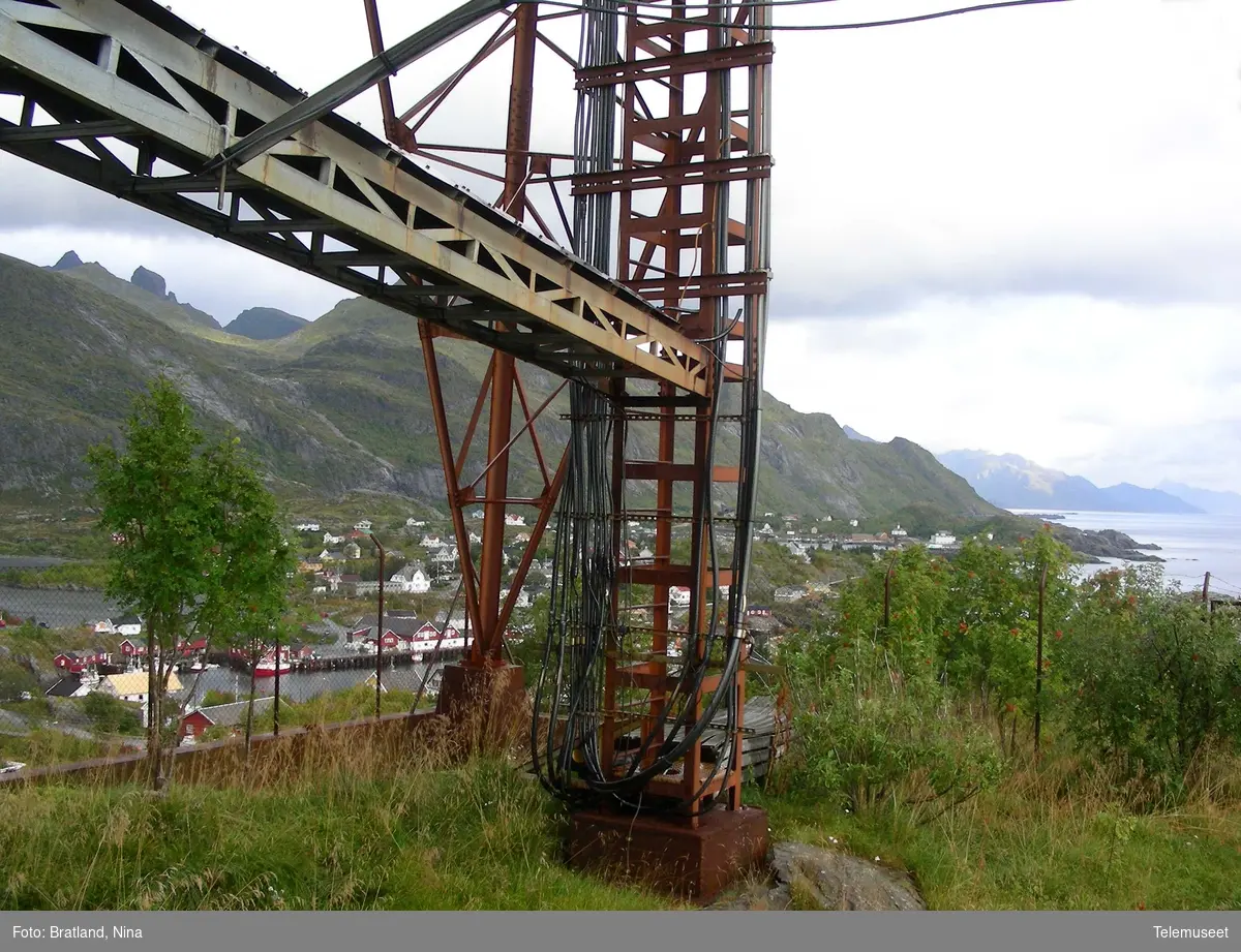 Radiolinjemast,fjernsynsforsterker i Sørvågen Lofoten