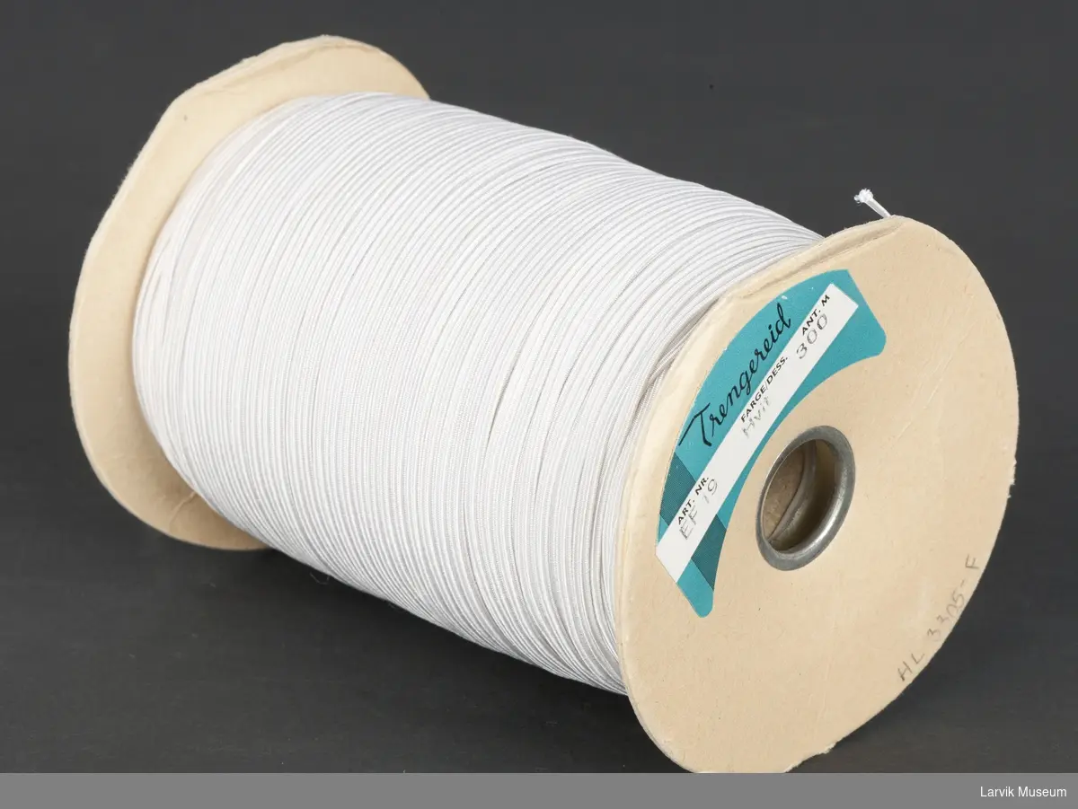 Metervare med "bukse"-strikk på en pappspole