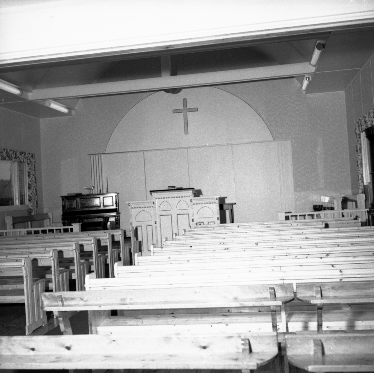 Vardens arkiv. "Bøle bedehus i nye ominnredede lokaler" 21.08.1953