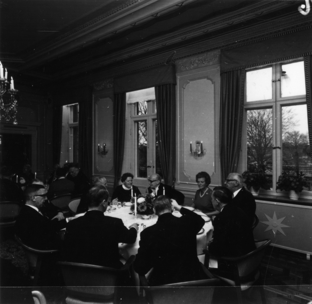Utdelning av minnesgåvan den 31/10 1970. Middag på Villa Papyrus. (75-årsjubileum).