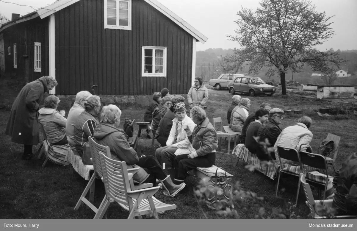 Gökotta på hembygdsgården i Långåker, Kållered, år 1983.

För mer information om bilden se under tilläggsinformation.