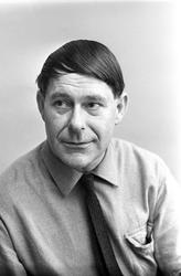 Portrett av Dagblad-journalist og forfatter Per Hansson.