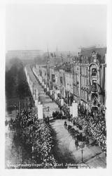 Kronprinsbryllupet. Fra Karl Johansgate.