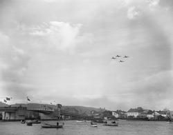 Åpningen av den nye Porsgrunnsbrua. Flyshow. Jagerfly marker