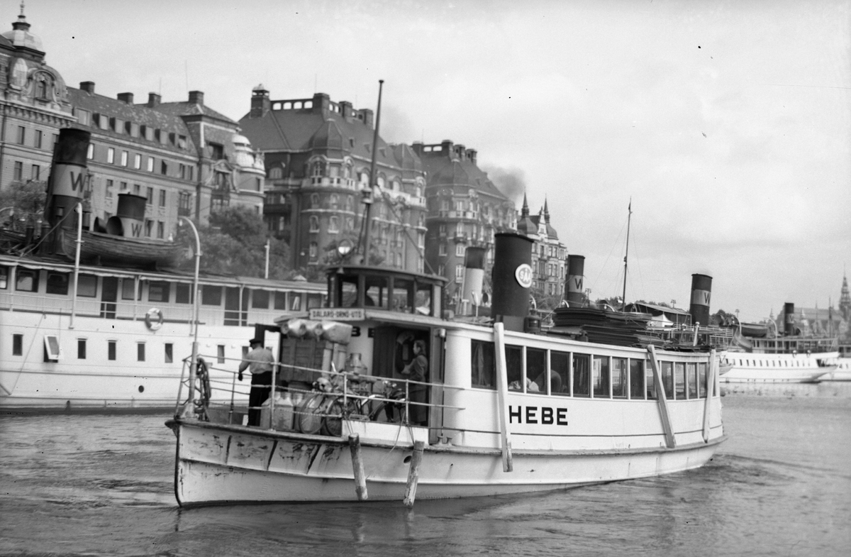 Identuisk bild av J Robert Boman finns i CG Jacksonms samling som ACC ...