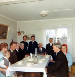 Konfirmasjonsselskp for Torbjørn Nymo hjemme i Ildskog, Torb