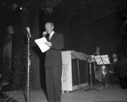 Vardens arkiv. "Sommerfuglen i Brekkeparken" 25.07.1953