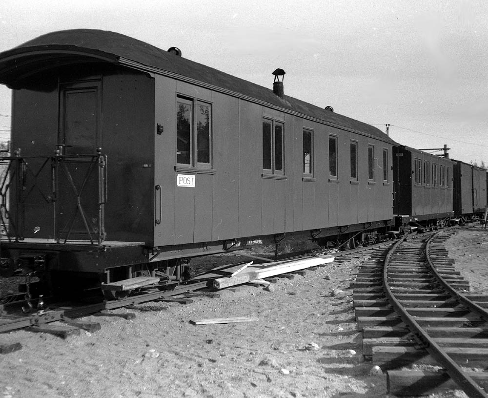 Noe vognmateriell fra Urskog-Hølandsbanen ble plassert på Sørumsand verksteds område etter nedleggelsen i 1960. Vognene ble senere overtatt av A/L Hølandsbanen.