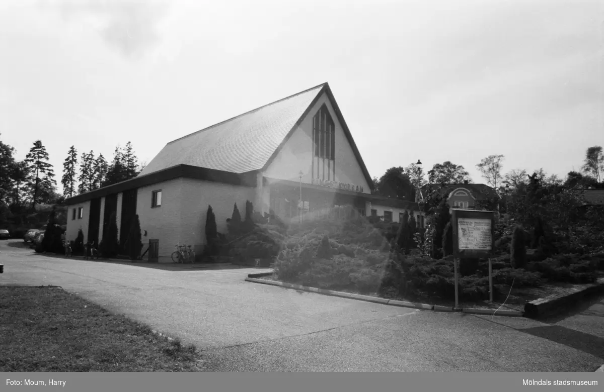 Pingstkyrkan på Baazgatan 9 i Mölndal, år 1983.

Fotografi taget av Harry Moum, HUM, Mölndals-Posten, vecka 37, år 1983.