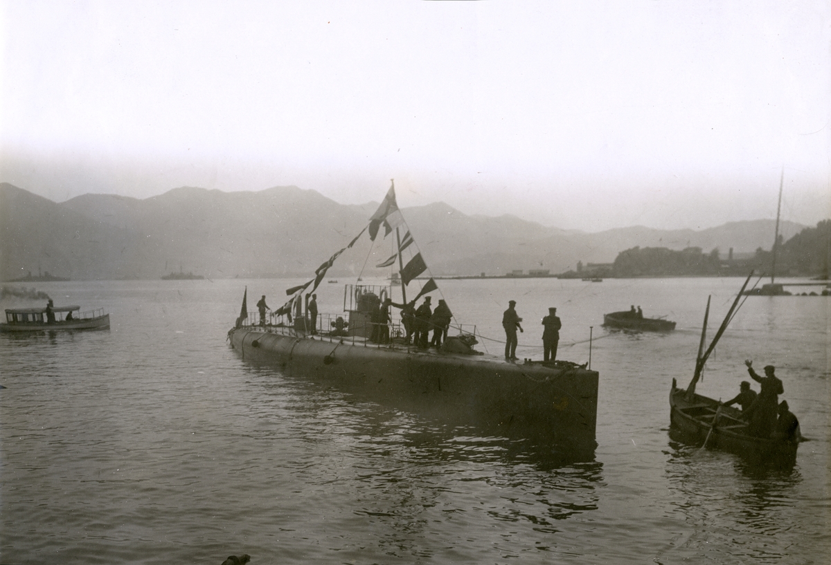 Ubåten HVALEN efter stapelavlöpning.