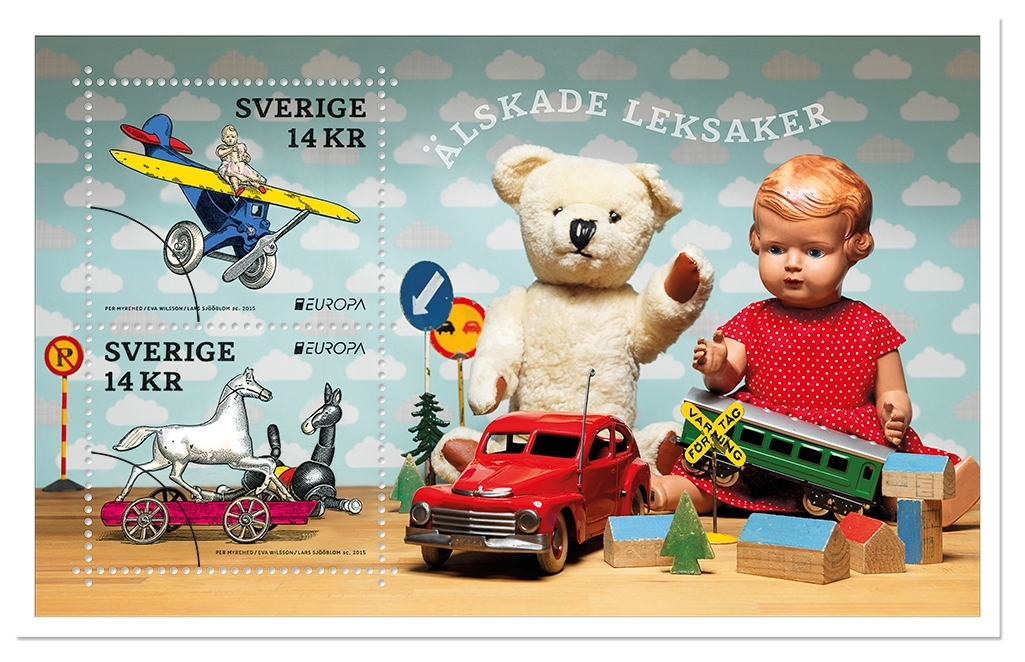 Gummerade frimärken i miniark (häfte), med två frimärken i två olika motiv om älskade leksaker från förr. Valör 14 kr.