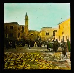 "Torvet i Bethlehem." (Bildetekst fra album) En stor folkeme