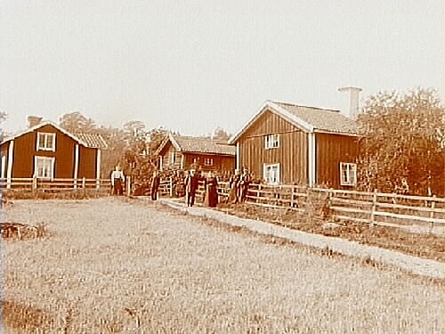 Tre äldre bostadshus, 6 personer.
Olof Andersson