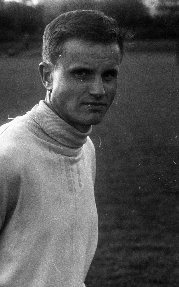 Stig Pettersson 7 juli 1965

På bilden syns en kortklippt man iklädd polotröja.