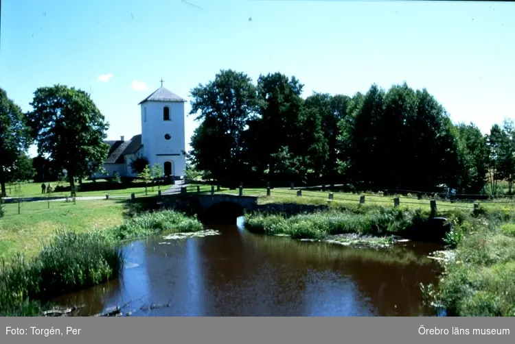 Täby kyrka, en bro. - Örebro läns museum / DigitaltMuseum