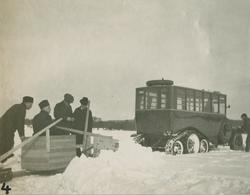 Postomnibuss med snøplog 1925