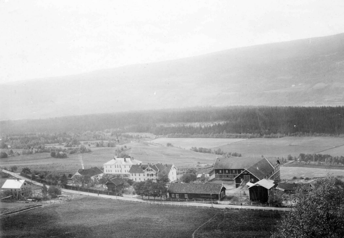 Storhove Landbruksskole, tild. Fåberg kommune, nå Lillehammer, oversikt bygninger, dyrka mark