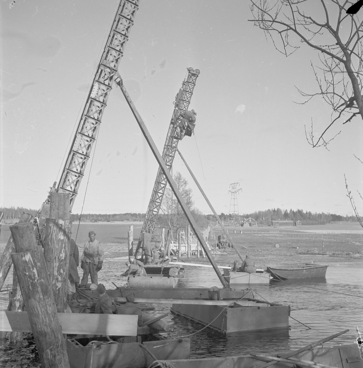 Militärt brobygge vid Fyrisvallen, Uppsala, maj 1954