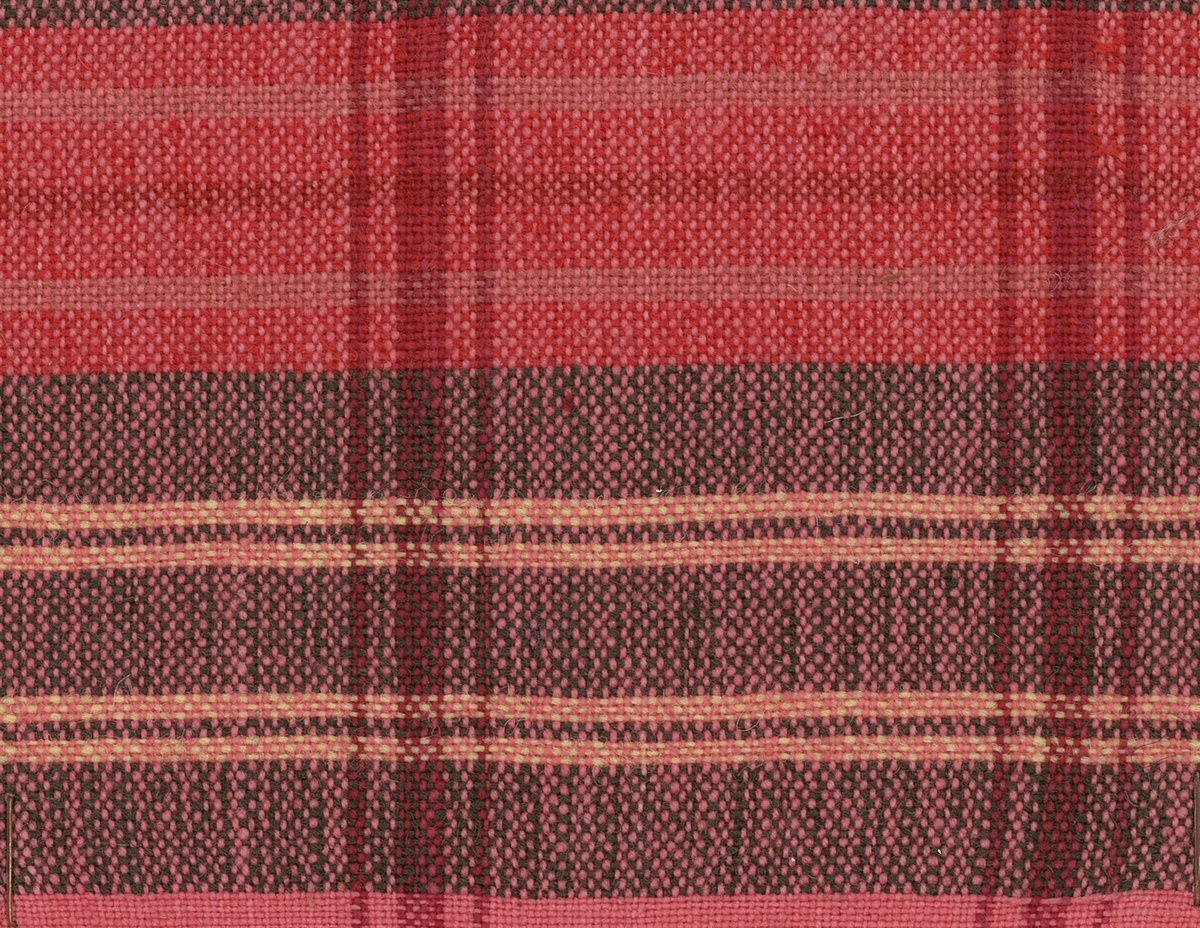Handvävt rutigt Tyg till Torups hembygdsdräkt
vävt i tuskaft med röd rosa brunt och grönt entrådigt ullgarn med oblekt bomullsgarn i varpen.