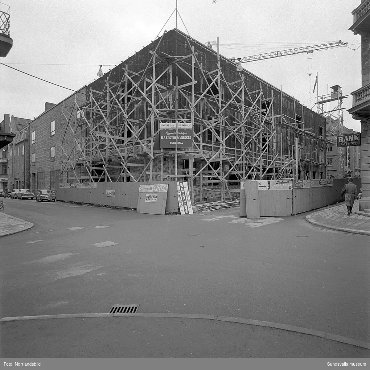 Bygget av Televerkets nya hus vid Kyrkogatan-Bankgatan-Rådhusgatan.