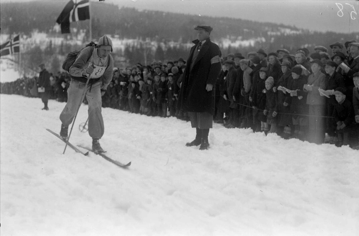 Birkebeinerrennet 1936. Start på Lysgårdsjordet.