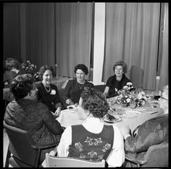 Jubilantfest for damer. Fra kaffebordene.