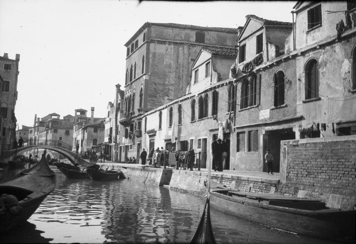 Drottning Victorias bilder. Utefter kanal i Venedig.