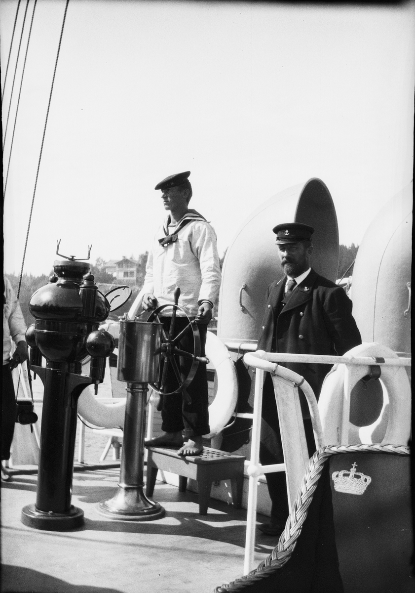 Drottning Victoria bilder. Troligen HMS Drott.