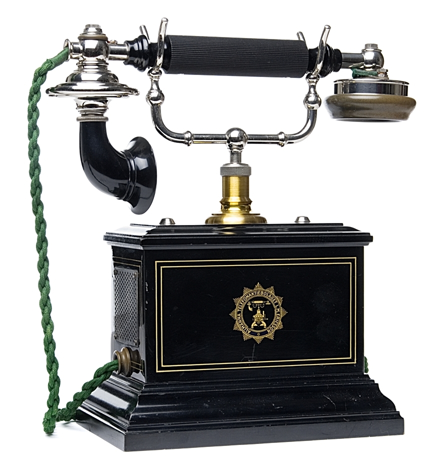 Telefonapparat, bordsmodell, kallad "Cultus" sedan "Caupas". För CB-system.