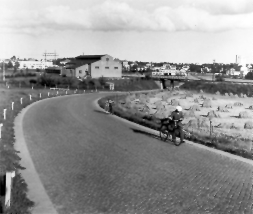 "Göteborgsvägen" (numera rondellen vid Danska vägen). Från utställningen "Falköping i bild" 1952.