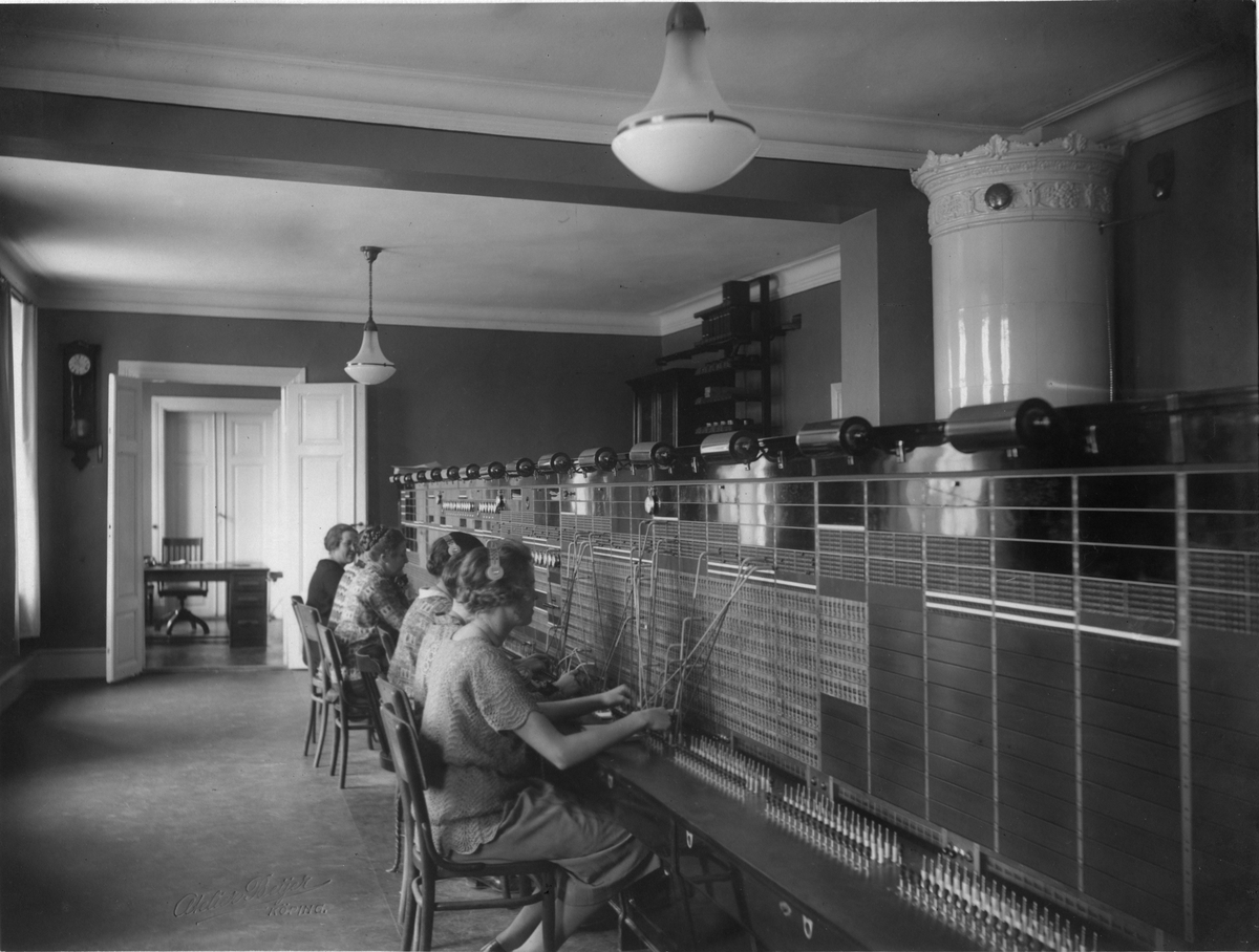 Nya lokala telefonstationen i Köping 1926.
