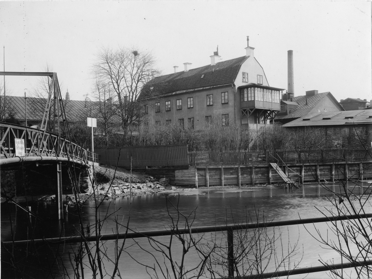 Direktörsbostaden vid Bergsunds Mekaniska verkstads Nya AB i Stockholm, 1928. Sedd från Reimers Holme.