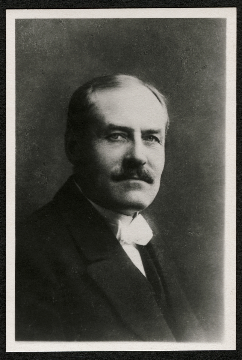 Frans Wilhelm Lindqvist var en svensk uppfinnare som var först med att konstruera ett sotfritt fotogenkök. Hans uppfinning blev känd under namnet Primus och såldes i hela världen.