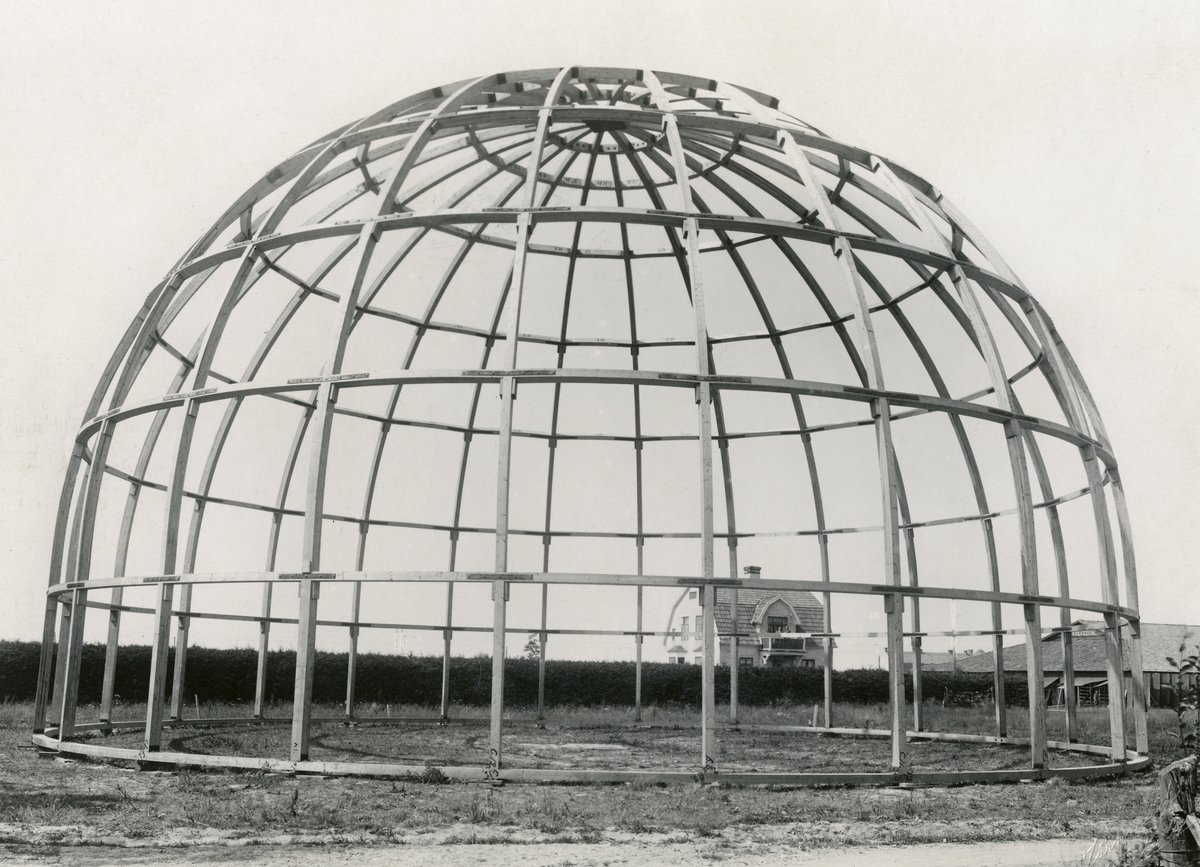 Stommen till planetariet vid Stockholmsutställningen 1930. Tillverkad av AB Fribärande Träkonstruktioner i Töreboda.