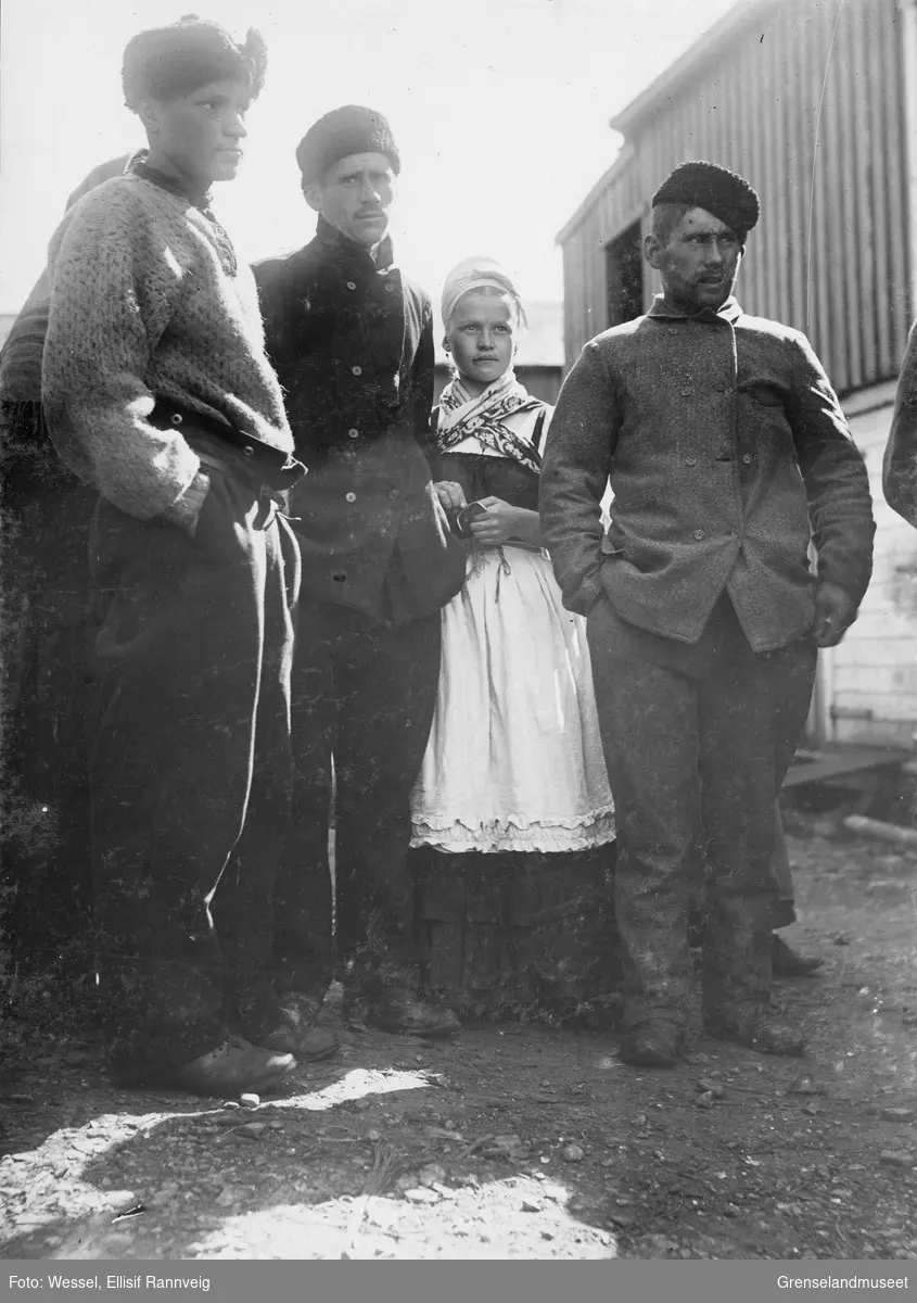 Fiskere i Kiberg 1899. En nordmann til venstre og de andre russiske.