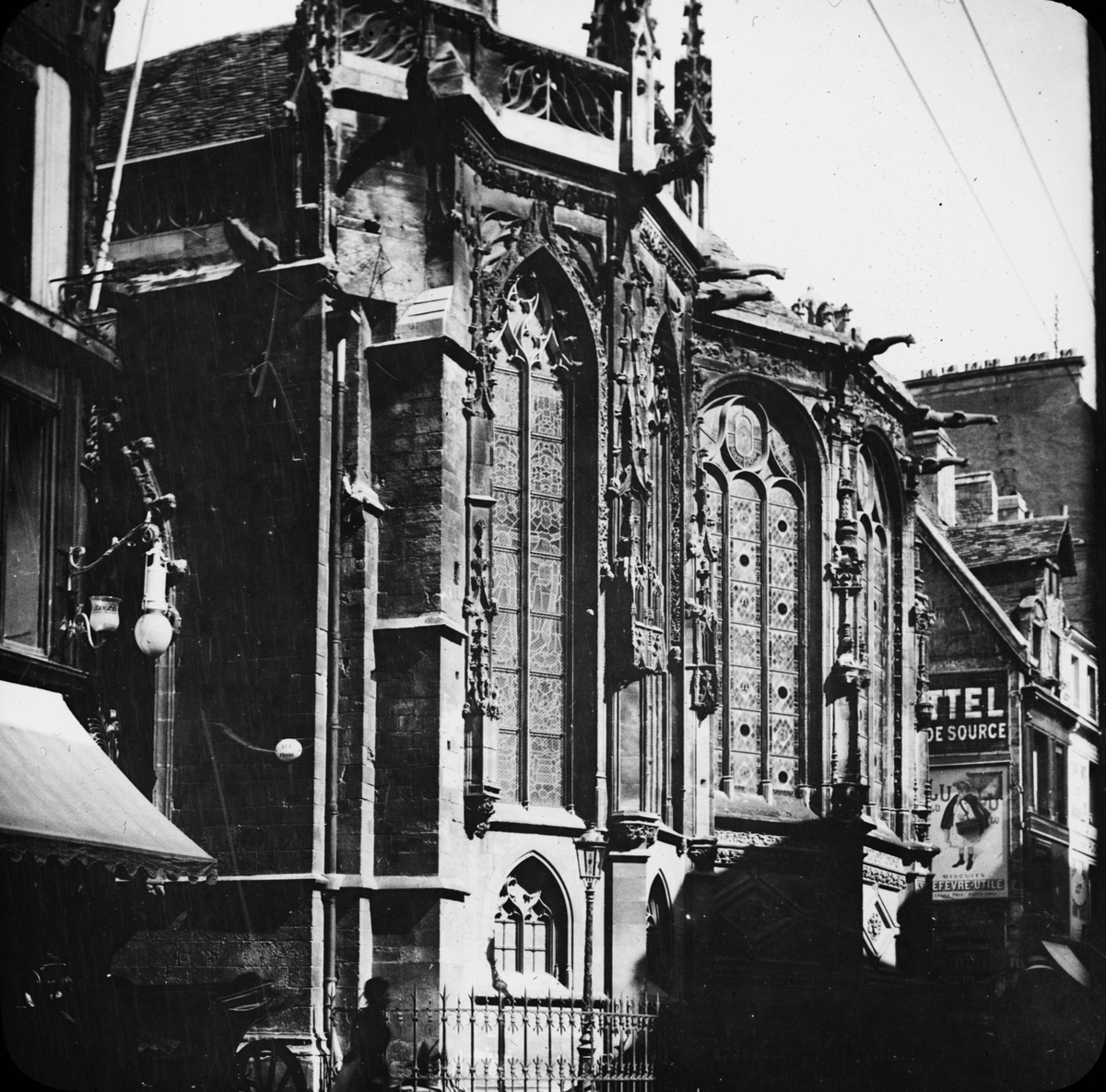 Skioptikonbild med motiv av L'église Saint-Sauveur i Caen.
Bilden har förvarats i kartong märkt: Resan 1908. Caen 8. X. Text på bild: "Egl. St. Sauver".