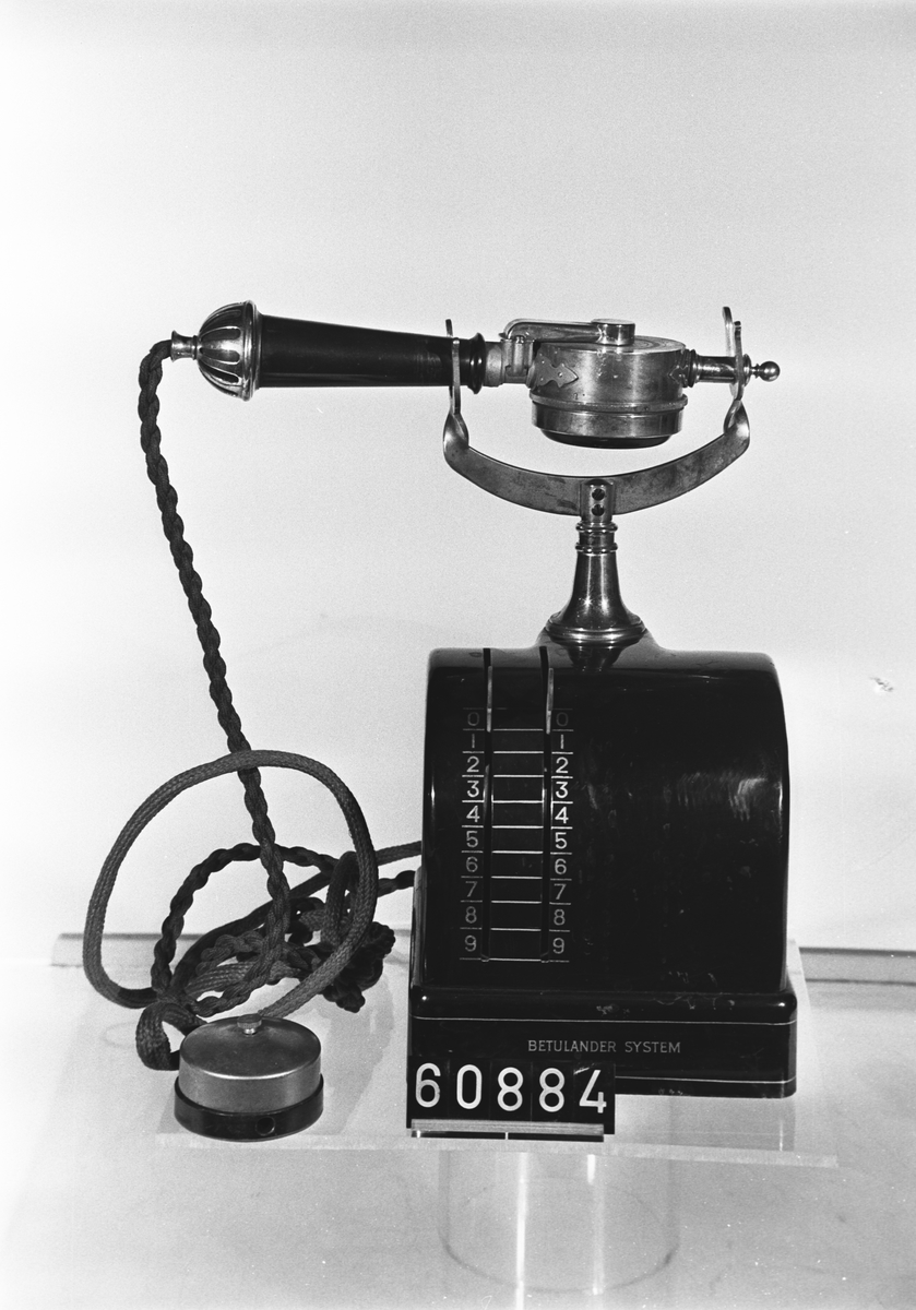 Automatisk telefonapparat med monofon, bordsmodell med tvåsiffrig inställning.