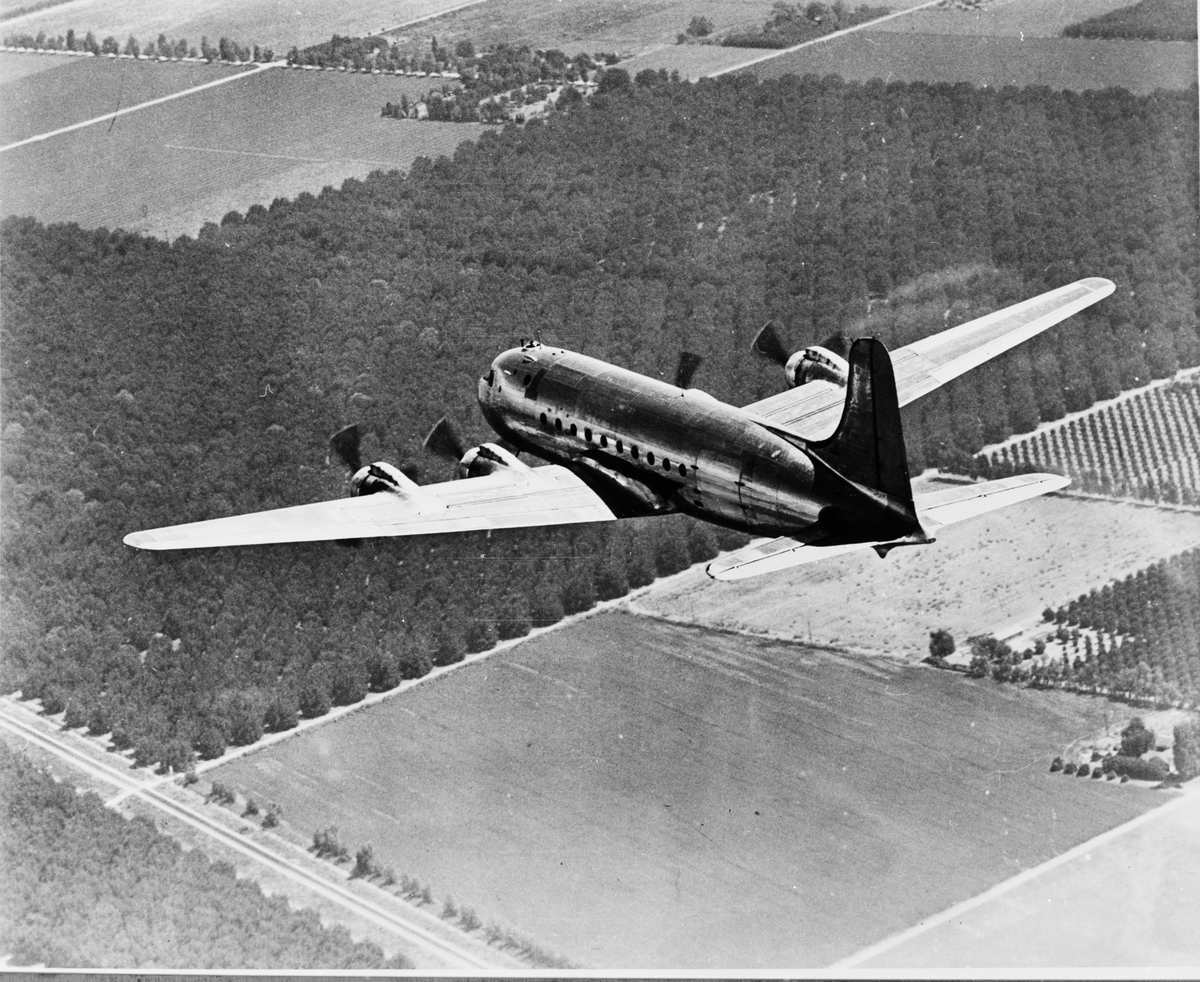 Flygplan, Douglas DC-4 (Army C-54) and the NAVY R5D. - Tekniska museet ...