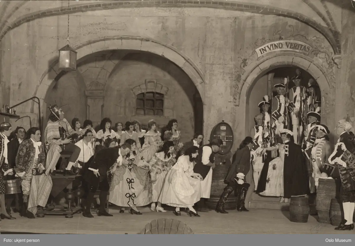 scenebilde, kvinner, menn, operasangere, rollebilde, operetten "Madame Pompadour", stående helfigur, kostymer