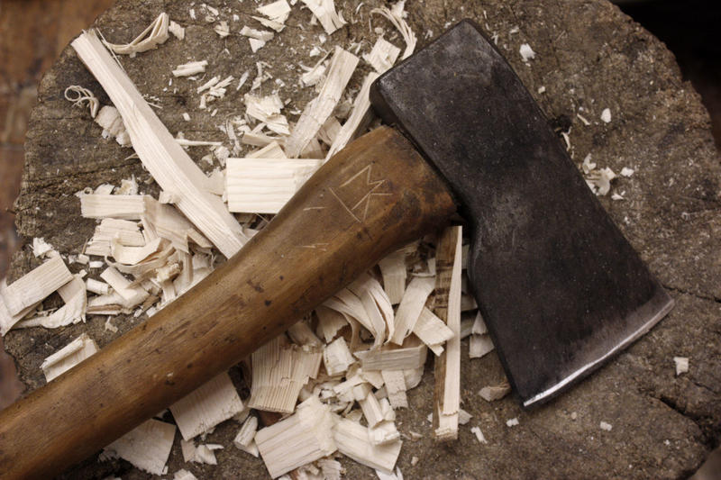 A good axe is crucial. (Foto/Photo)