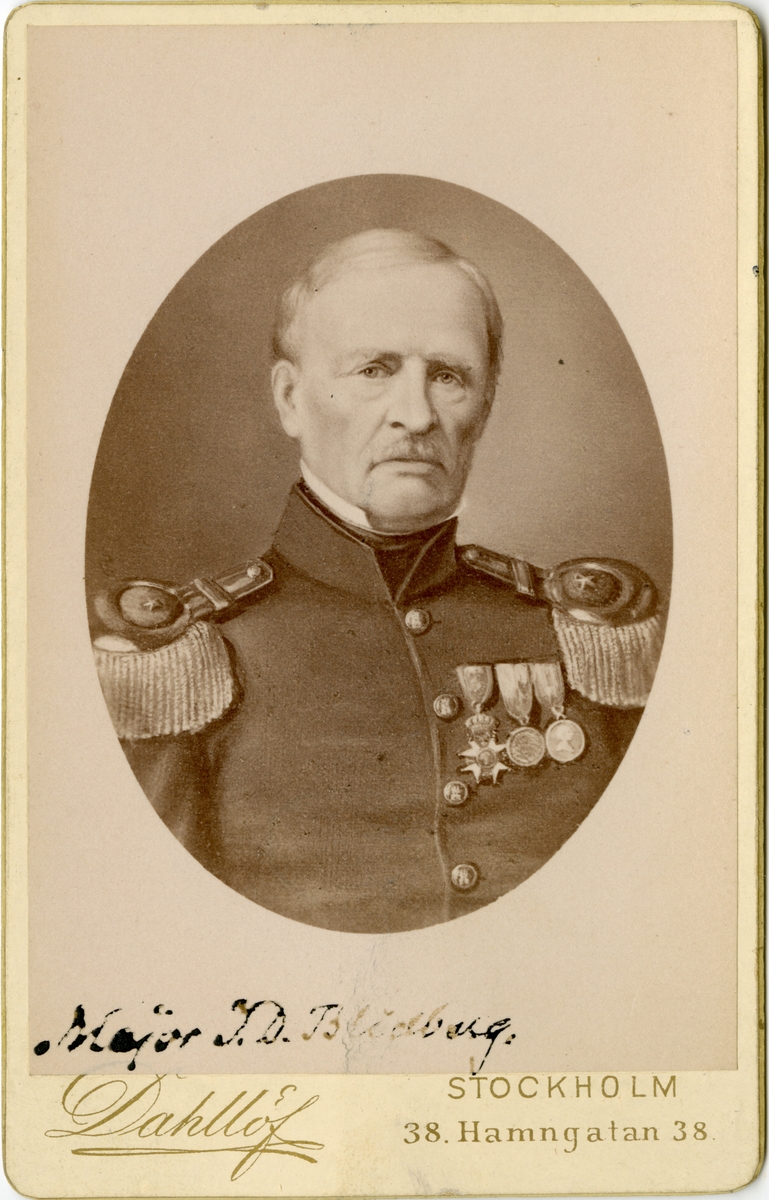 Porträtt av Jacob Daniel Blidberg, kapten vid Jönköpings regemente I 12.

Se även bild AMA.0009673.