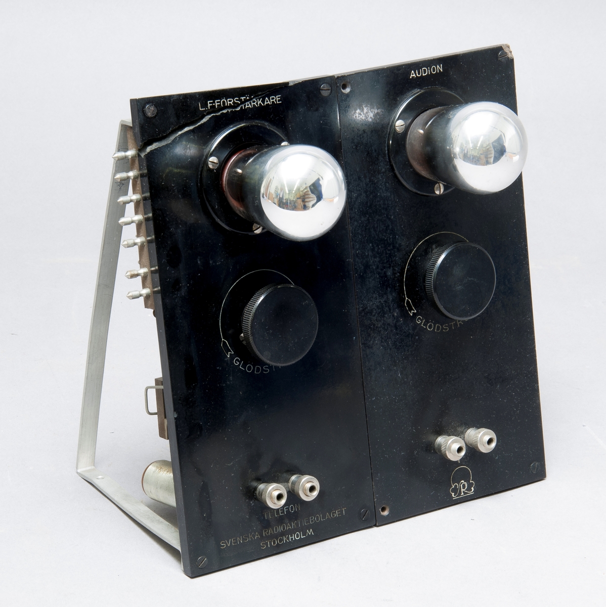 Två delar till byggsats för radioapparat: En Audion och en lågfrekvens-förstärkare