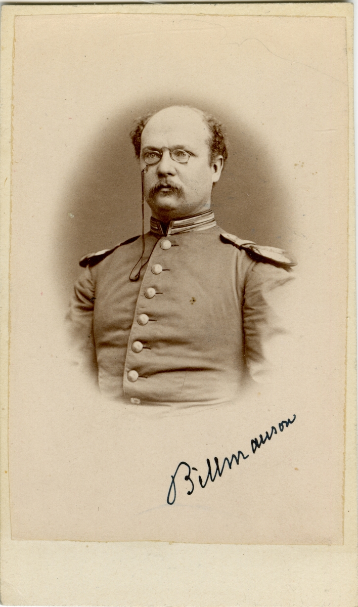 Porträtt av Adolf Leonard Billmanson, officer vid Ingenjörkåren.
Se även bild AMA.0007012.