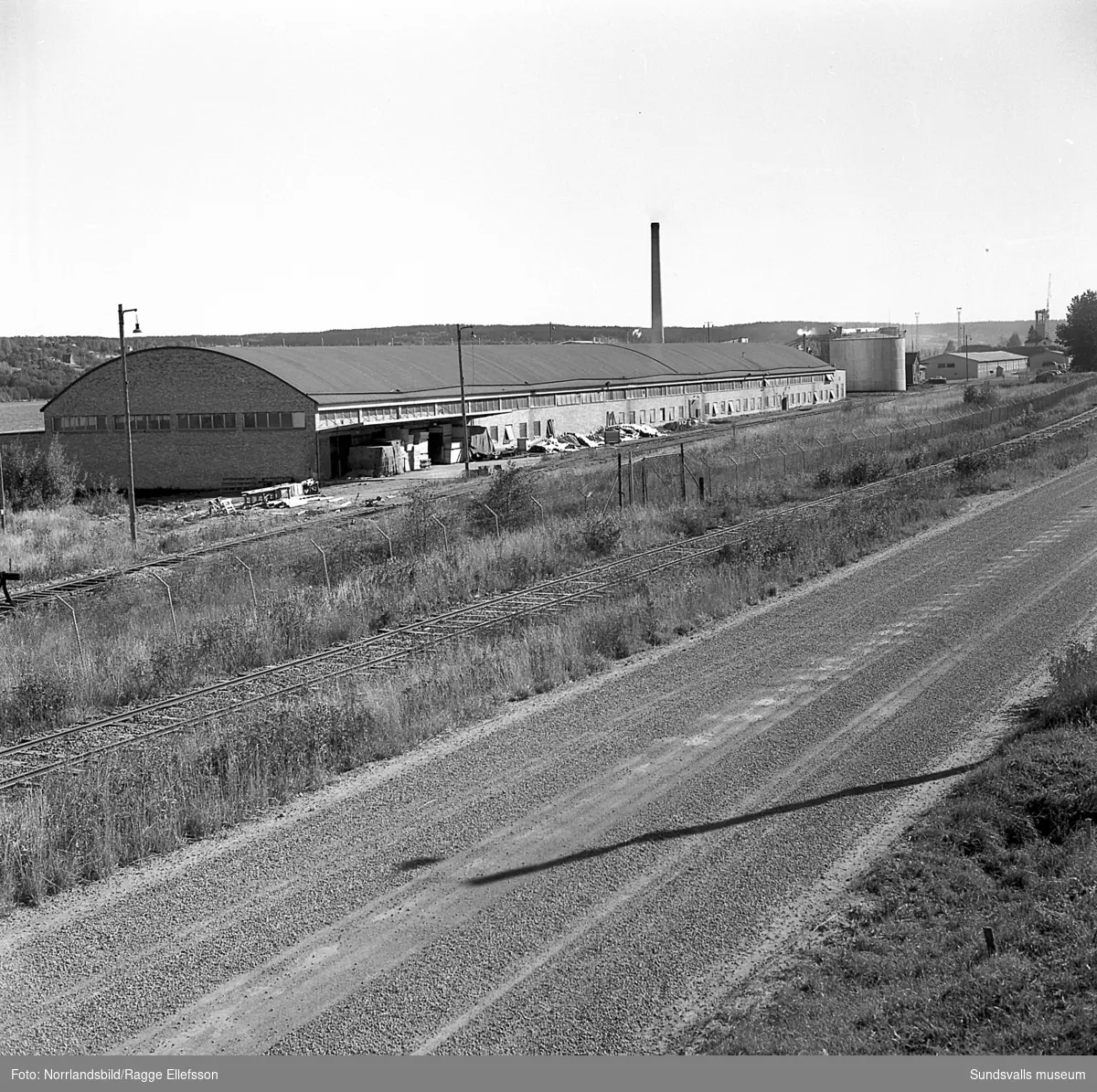 Exteriörbilder på Johannedals boardfabrik. Sista bilden är tagen från Alnö.