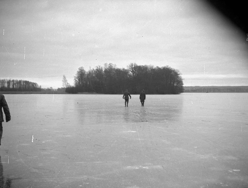 Borgholmen, utsikt. Två män.
1964.