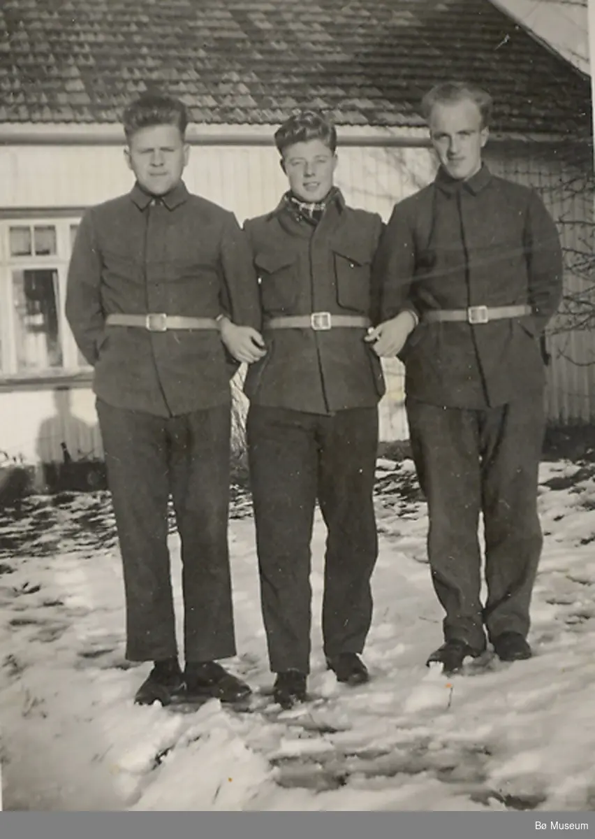 Serie på 6 bilde i samband med nøytralitetsvakt i Nes kyrkje 1939