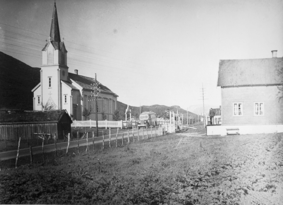 Tana kirke i Langnes i 1939. Kirken ble brent ned av tyske soldater i 1944.